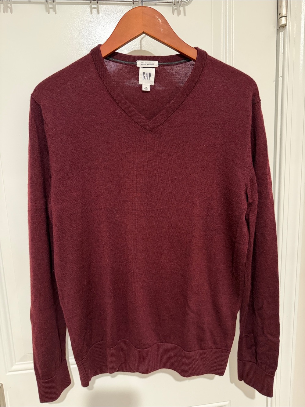 GAP 100% Merino Wool Men's V-Neck Sweater - Burgundy Wine